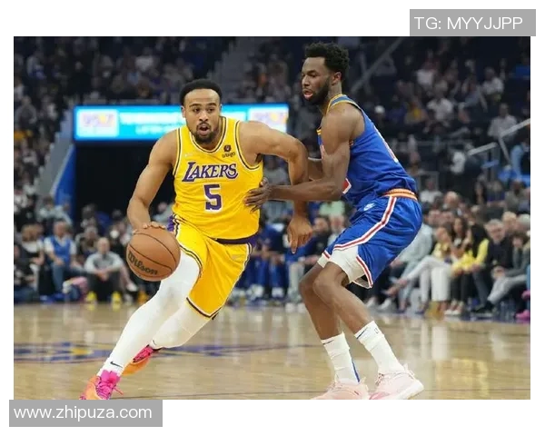 情商!艾顿妈妈感恩节给湖人做一桌大餐,让大家吃好了给顿宝多喂饼